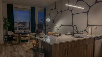 Refrigerador, microondas, horno, placa de cocina