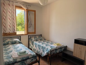 2 slaapkamers, een strijkplank/strijkijzer, wifi, beddengoed