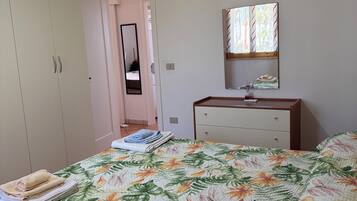 Fer et planche Ă repasser, Wi-Fi, draps fournis