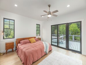 3 chambres, fer et planche à repasser, Wi-Fi, draps fournis