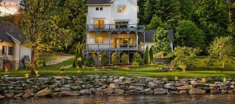 Tower on the Tuck: Entire home on the Tuckaseegee River near WCU -Riverfront