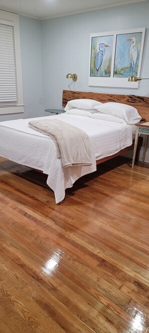 4 عدّة غرف نوم وواي فاي وملاءات أسرّة