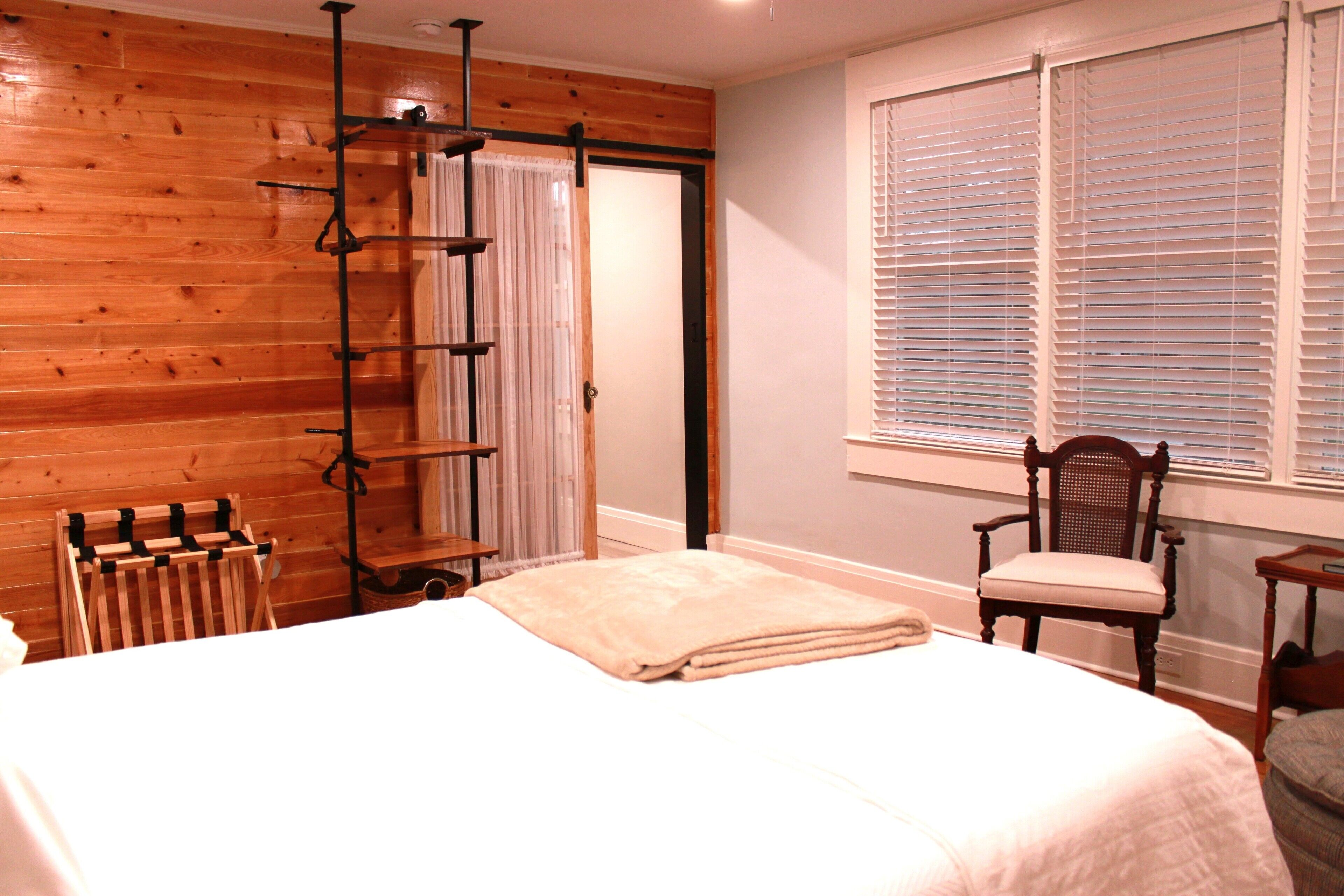 4 bedrooms, WiFi, bed sheets