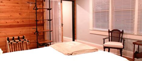 4 bedrooms, WiFi, bed sheets