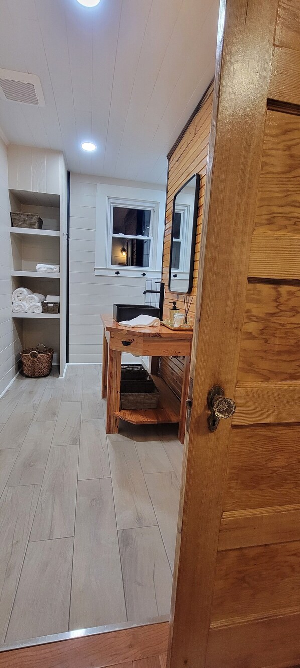 المنشأة من الداخل