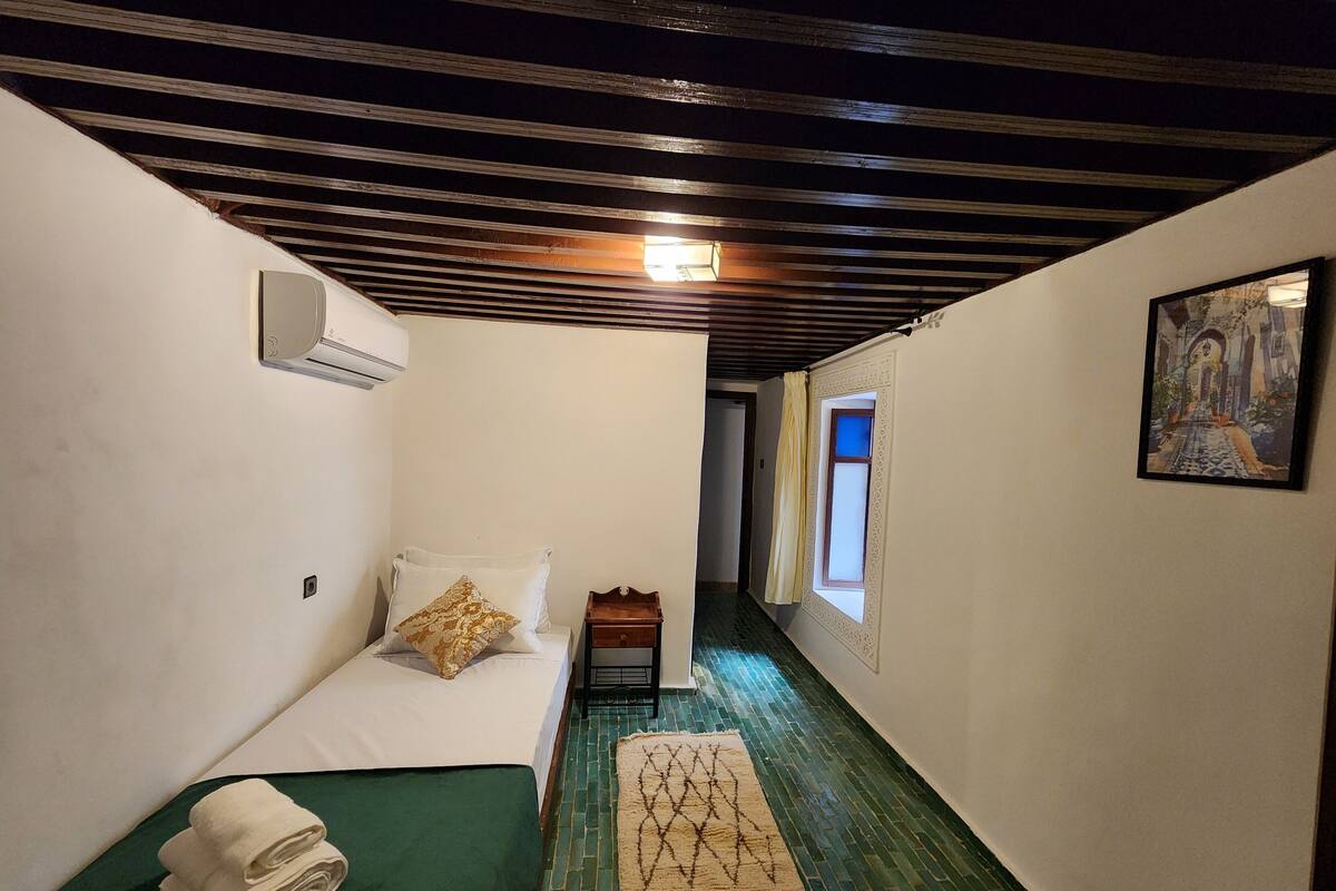 コンフォート シングルルーム パティオ (Single Room with Private Bathroom) | WiFi (無料)、ベッドシーツ
