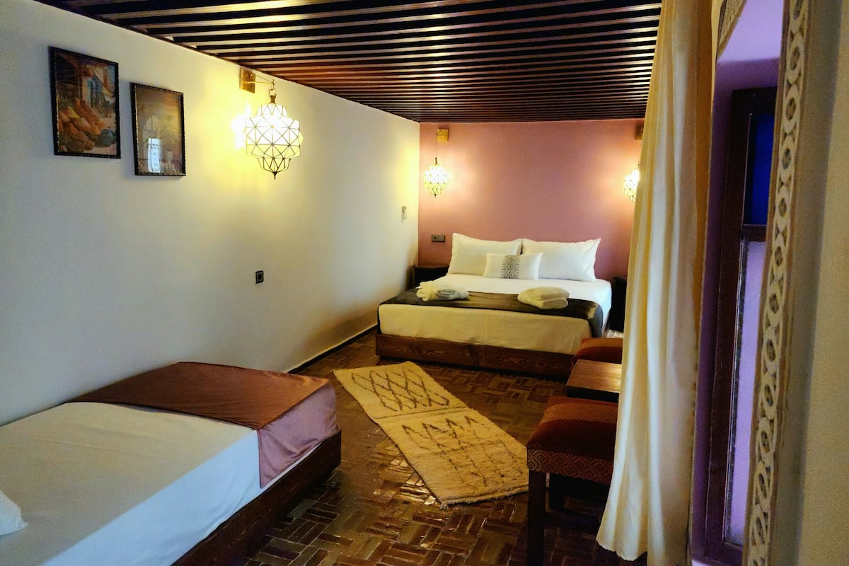 コンフォート トリプルルーム パティオ (Triple Room with Private Bathroom) | WiFi (無料)、ベッドシーツ