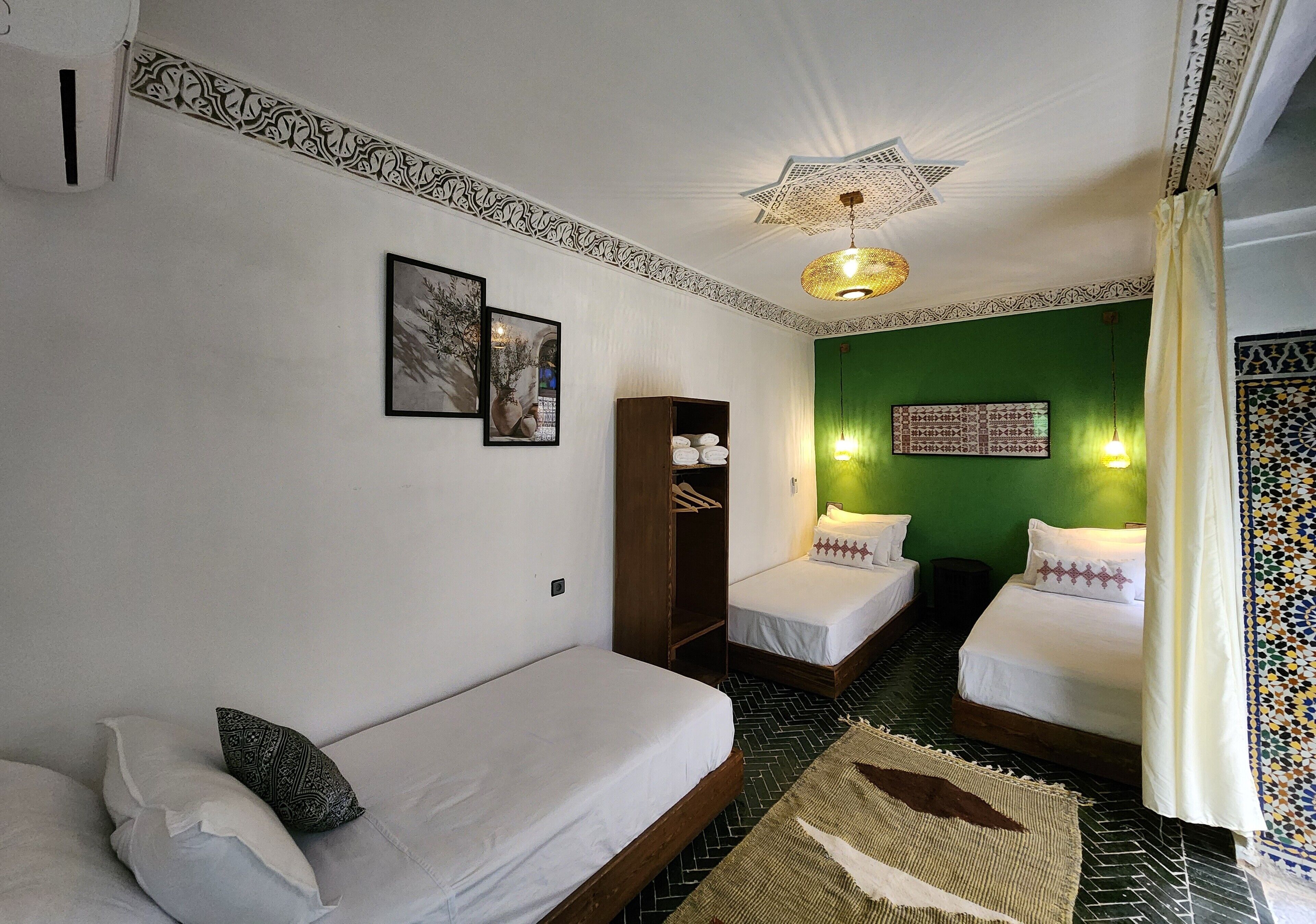 Elite Triple Room, Patio (Alcazar Suite with Private Bathroom) | Bathroom