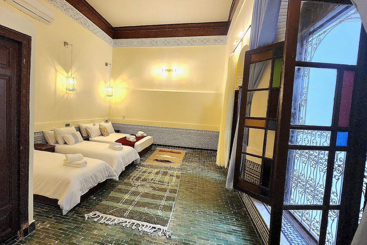 Free WiFi, bed sheets