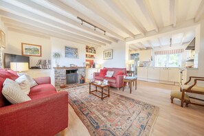 TV - Grasshopper Cottage - sleeps 4 guests  in 2 bedrooms (Stanhoe)