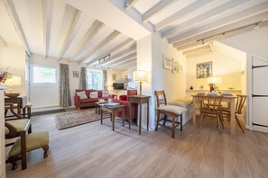 TV - Grasshopper Cottage - sleeps 4 guests  in 2 bedrooms (Stanhoe)