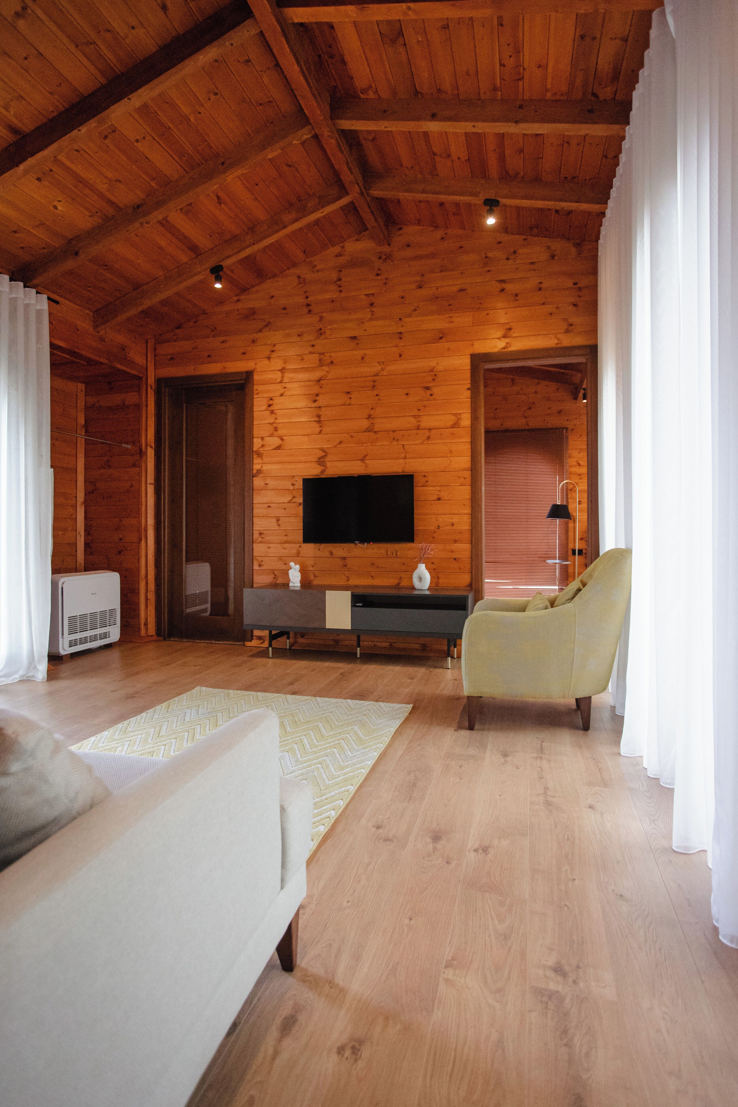 プレミアム ヴィラ | リビング エリア | 42 インチのスマートテレビ (デジタル放送視聴可)