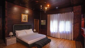 Kahden hengen classic-huone, näköala puutarhaan | Pimennysverhot, silitysrauta/-lauta, ilmainen Wi-Fi