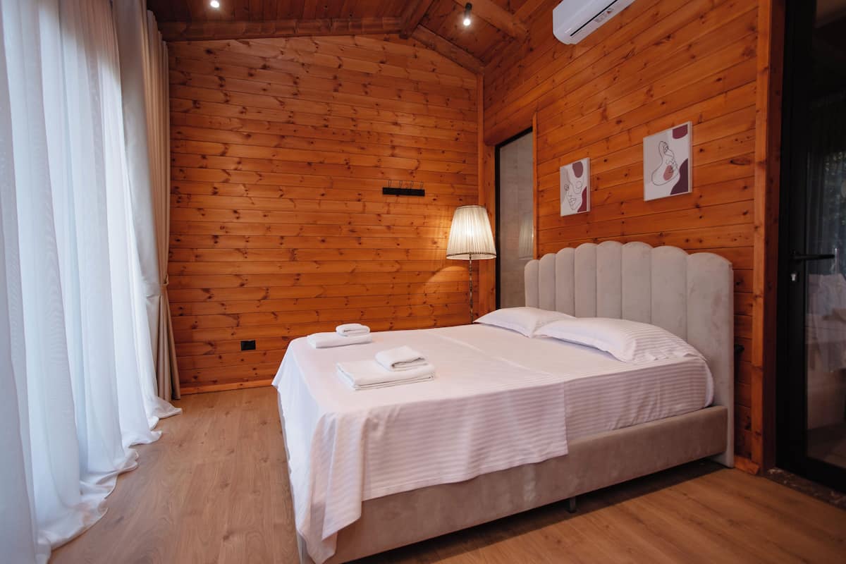 Premium Villa | Blackout drapes, iron/ironing board (on request), WiFi (free)