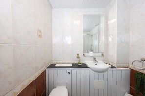 Towels, soap, toilet paper - Central apartment near the meadows (Edinburgh)