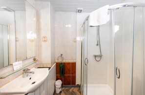 Serviettes fournies, savon, papier toilette