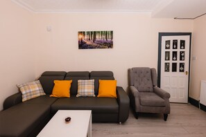 Living area - Central apartment near the meadows (Edinburgh)