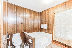 Shower, hair dryer, towels, soap - Yoga Studio with two houses at Lake Texoma (Pottsboro)
