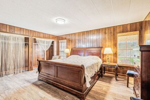 5 bedrooms, WiFi, bed sheets
