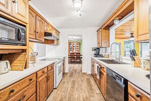 Private kitchen - Yoga Studio with two houses at Lake Texoma (Pottsboro)