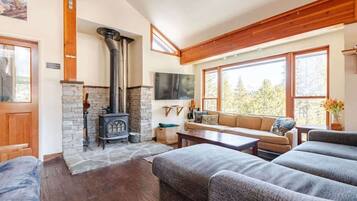 Televisión, chimenea, oficina