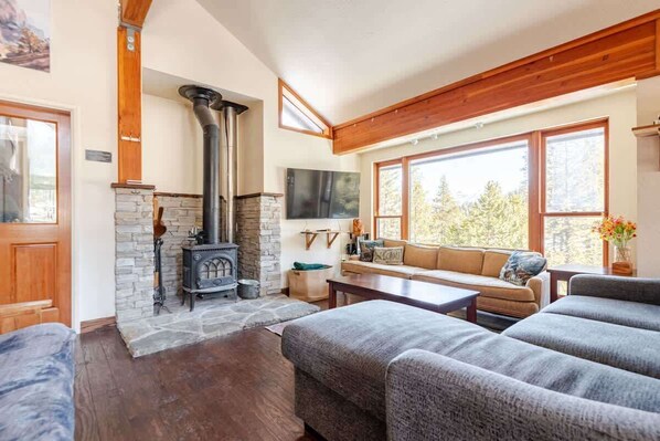 TV, fireplace, offices