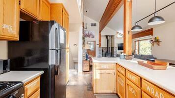 Réfrigérateur, micro-ondes, four, lave-vaisselle