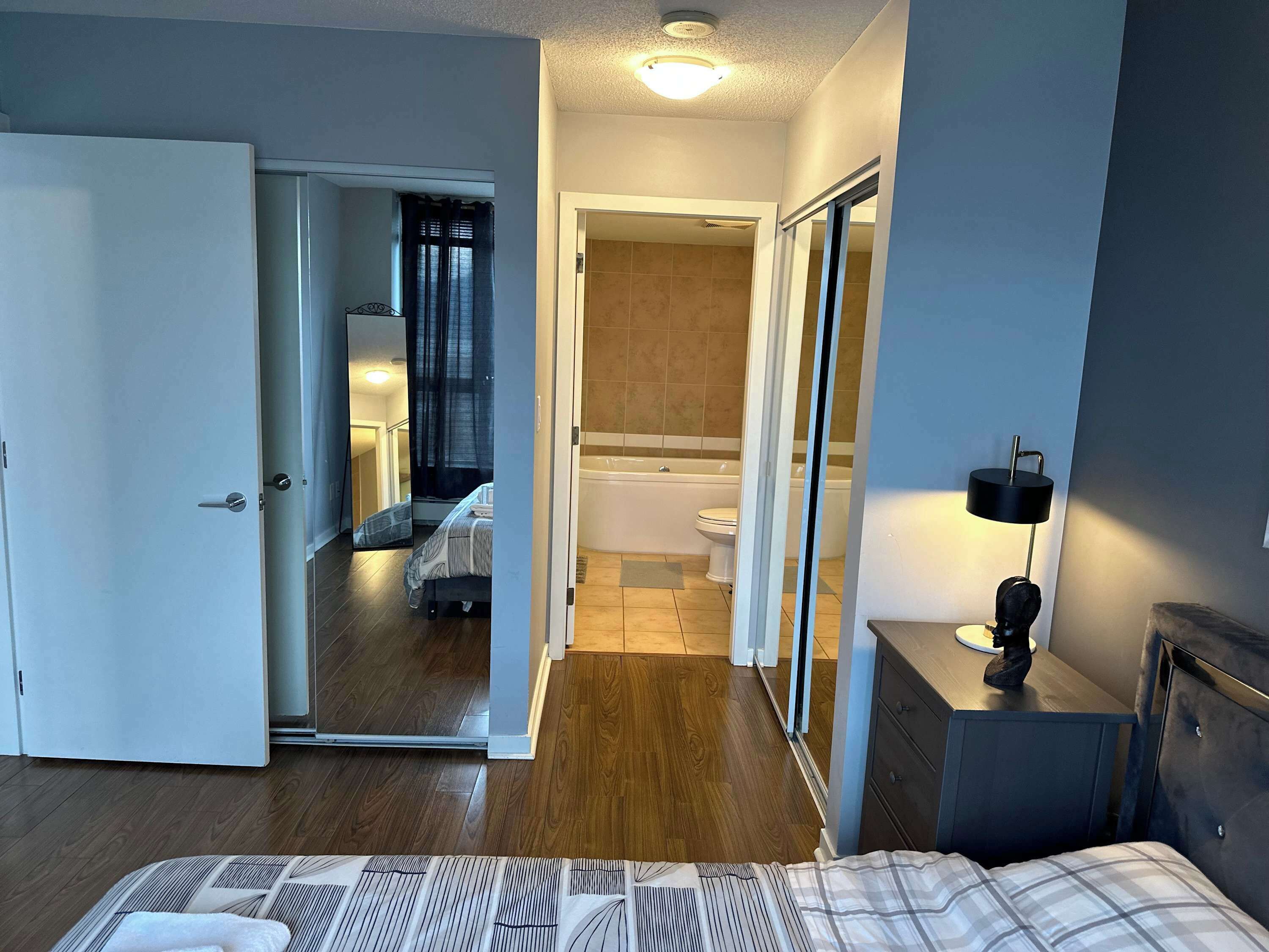 2 bedrooms, desk, iron/ironing board, WiFi