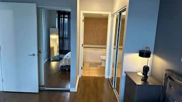 2 bedrooms, desk, iron/ironing board, WiFi