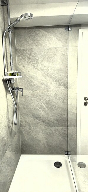 Shower, hair dryer, towels, soap - Charming vacation apartment in Wertheim - quiet location in the countryside, close to the old town (Wertheim)