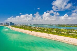 Sun-loungers, beach towels - ★Miami FIFA 2026 Villa • BBQ Pool • Sleeps 20+★ (North Miami Beach)