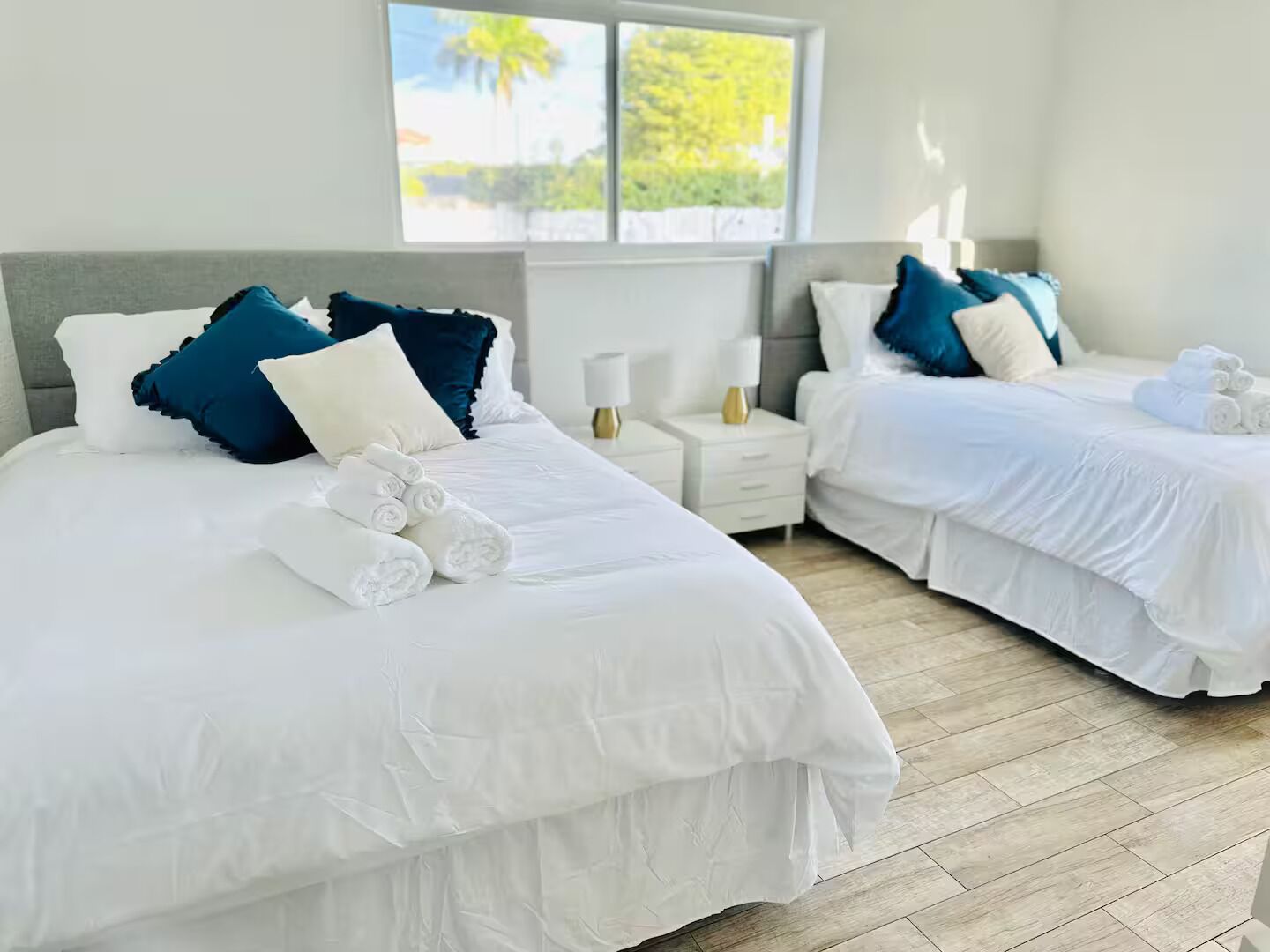 4 habitaciones, escritorio, tabla de planchar con plancha y wifi 
