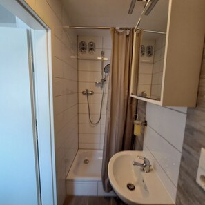 Dusche, Handtücher, Seife, Toilettenpapier