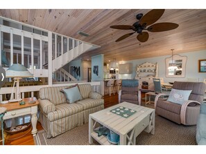 Ping pong - Gulf Beach Retreat, just steps from the sand of Anna Maria!  Private heated pool (Holmes Beach)