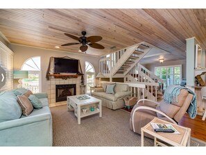 Ping pong - Gulf Beach Retreat, just steps from the sand of Anna Maria!  Private heated pool (Holmes Beach)