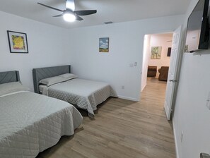 4 bedrooms, iron/ironing board, WiFi, bed sheets - [4B/2B]: Brand new house for travelers [2715] (Tallahassee)