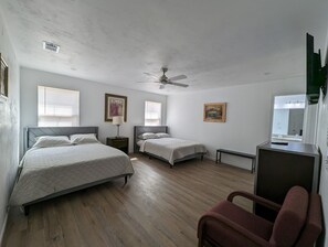 4 bedrooms, iron/ironing board, WiFi, bed sheets