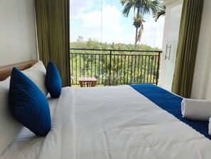 Luxury Double Room, Balcony, Lake View - Nirvanica Retreat Banasura Dam (Vythiri)