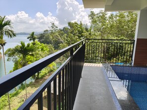 สระว่ายน้ำส่วนตัว