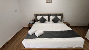 Kamar Double Klasik | Meja kerja, setrika/meja setrika, dan Wi-Fi gratis