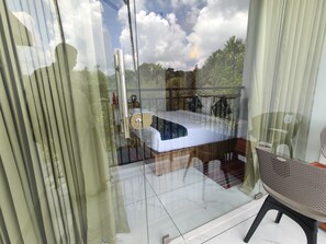 ห้องซูพีเรียดับเบิล, ระเบียง, วิวทะเลสาบ | โต๊ะทำงาน, เตารีด/โต๊ะรีดผ้า, Wi-Fi ฟรี