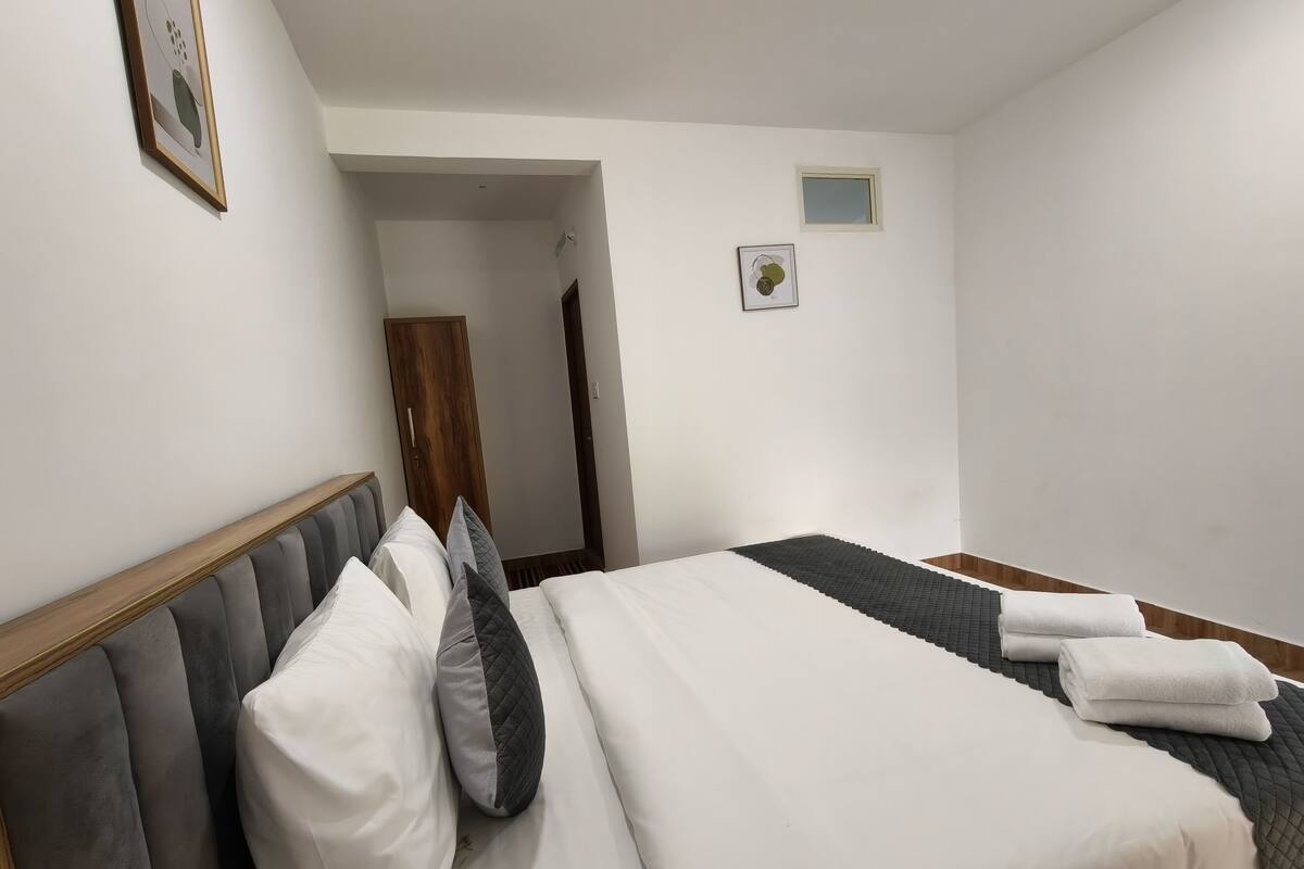 Habitación clásica doble | Escritorio, tabla de planchar con plancha, wifi gratis