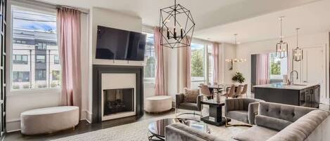 Fernseher, Kamin, Arbeitsbereiche