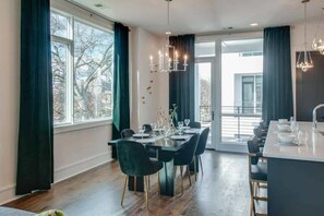 Dining - Luxury Gulch Condo w/ Private Rooftop Deck (Nashville)