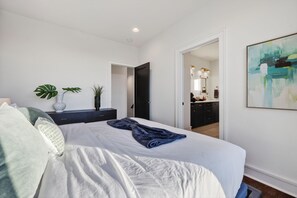 4 bedrooms, iron/ironing board, WiFi, bed sheets - Luxury Gulch Condo w/ Private Rooftop Deck (Nashville)