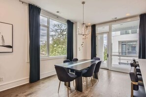 Dining - Luxury Gulch Condo w/ Private Rooftop Deck (Nashville)