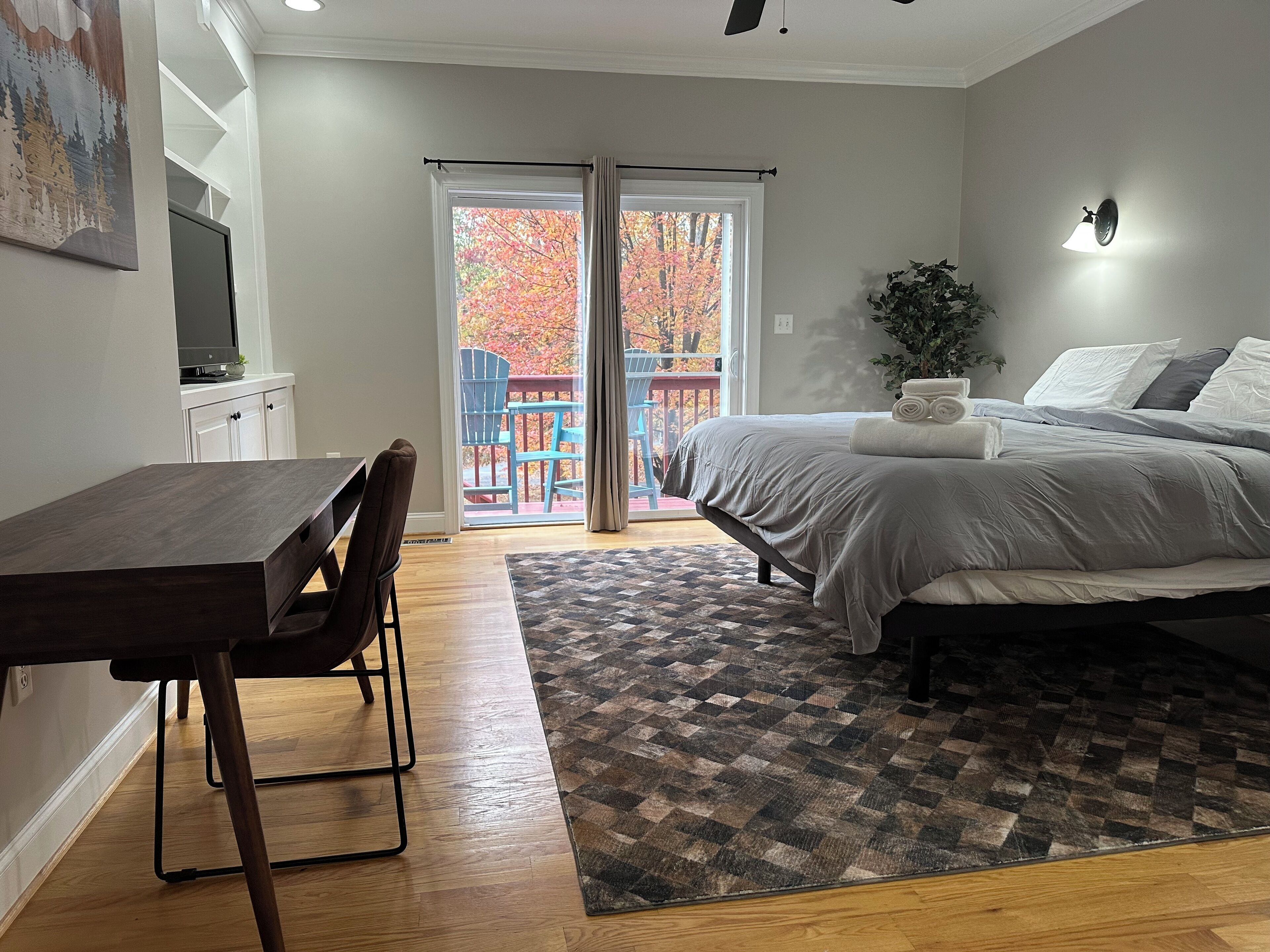 3 bedrooms, desk, iron/ironing board, free WiFi