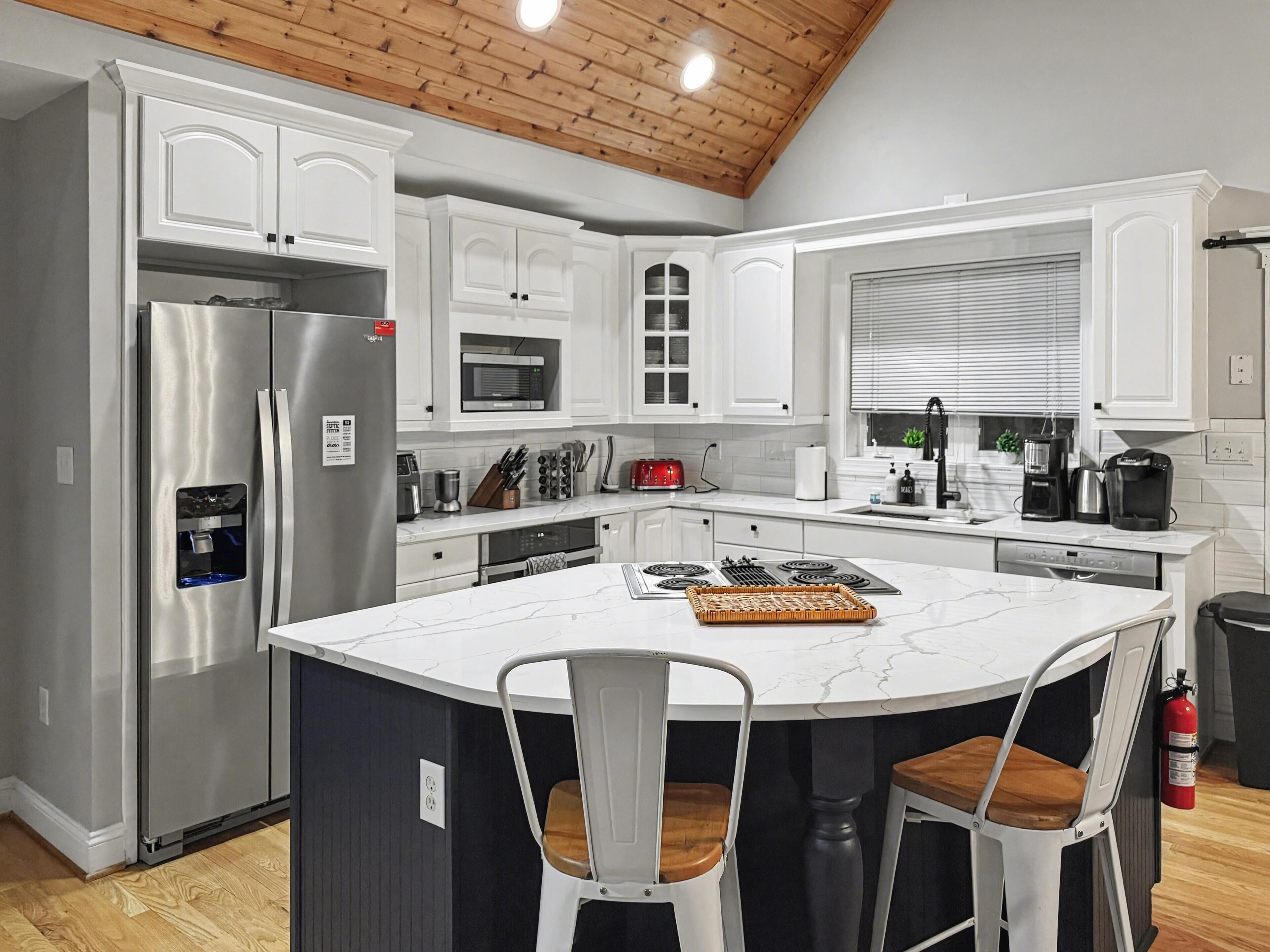 Geladeira, micro-ondas, fogão, cooktop