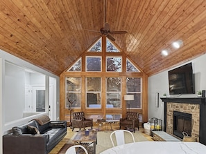 Smart-TV, peis, fotballspill og bøker