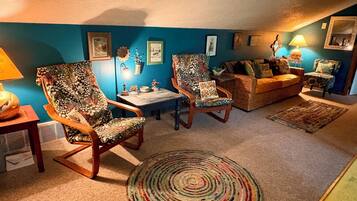 Smart-TV, Bücher, Stereoanlage